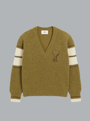 AMI DE COEUR PATCH COLLEGE V-NECK ARMY GREEN