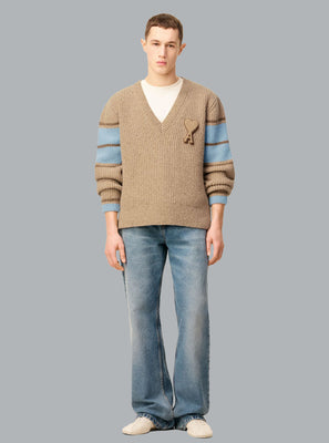 AMI DE COEUR PATCH COLLEGE V-NECK BEIGE
