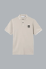 Polo shirt van piquéstof (95% biologisch katoen / 5% elastaan) in parelgrijs.