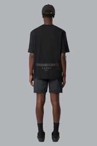 ALL AROUND COMPASS' PRINT T-SHIRT VAN BIOLOGISCH KATOENEN JERSEY IN ZWART