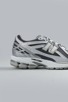 1906 Sneakers