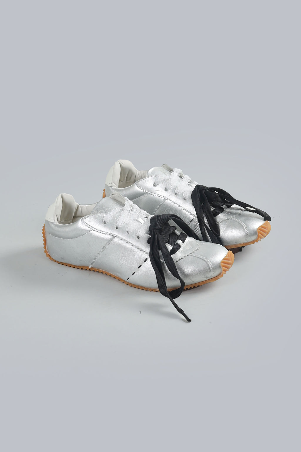 Nomad Silver sneakers