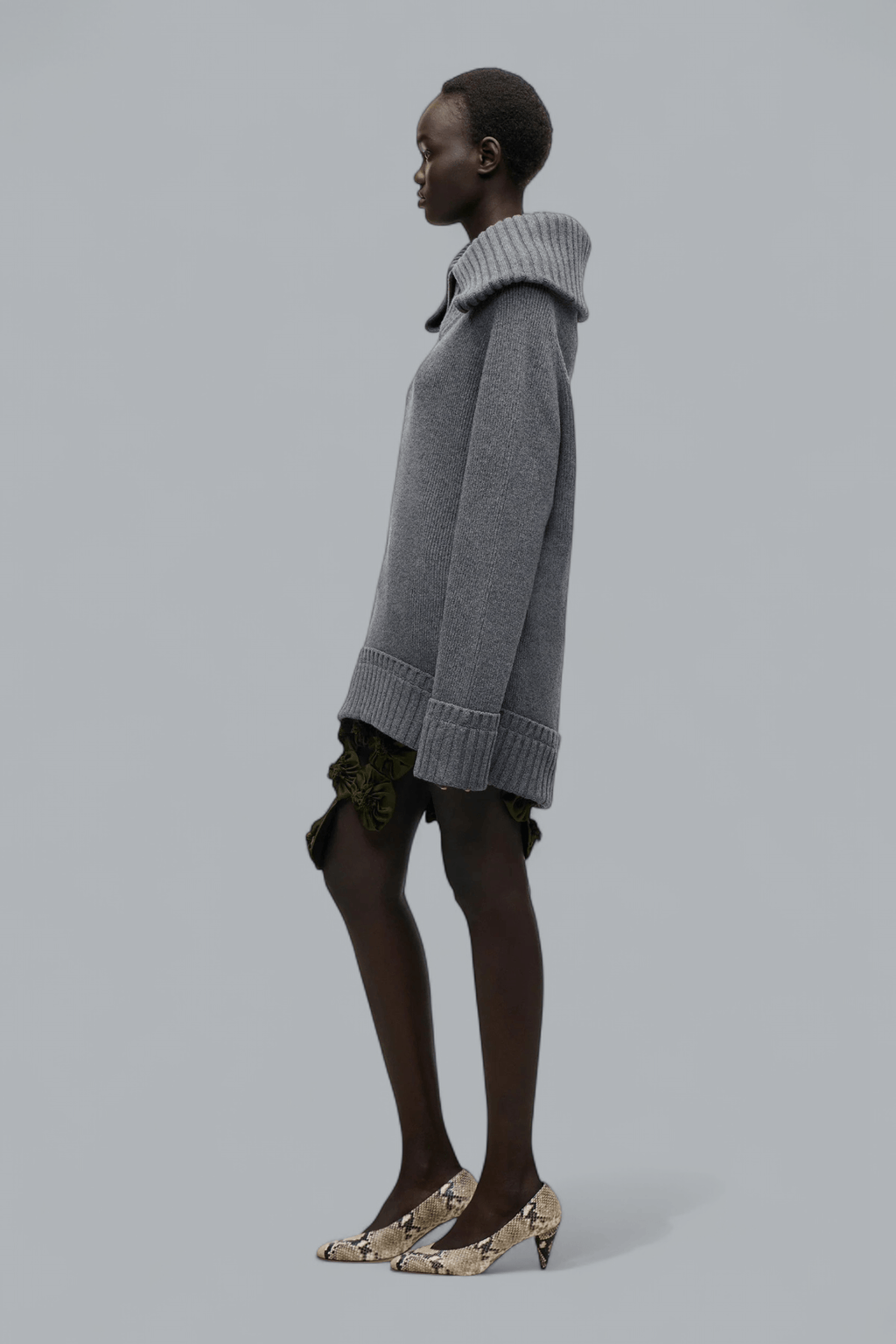 Pullover mit breitem Kragen