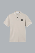 Polo shirt van piquéstof (95% biologisch katoen / 5% elastaan) in parelgrijs.