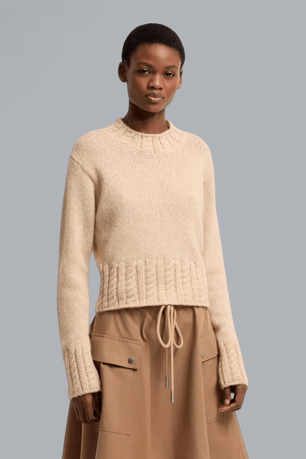 SWEATSHIRT MIT RUNDHALSAUSSCHNITT
