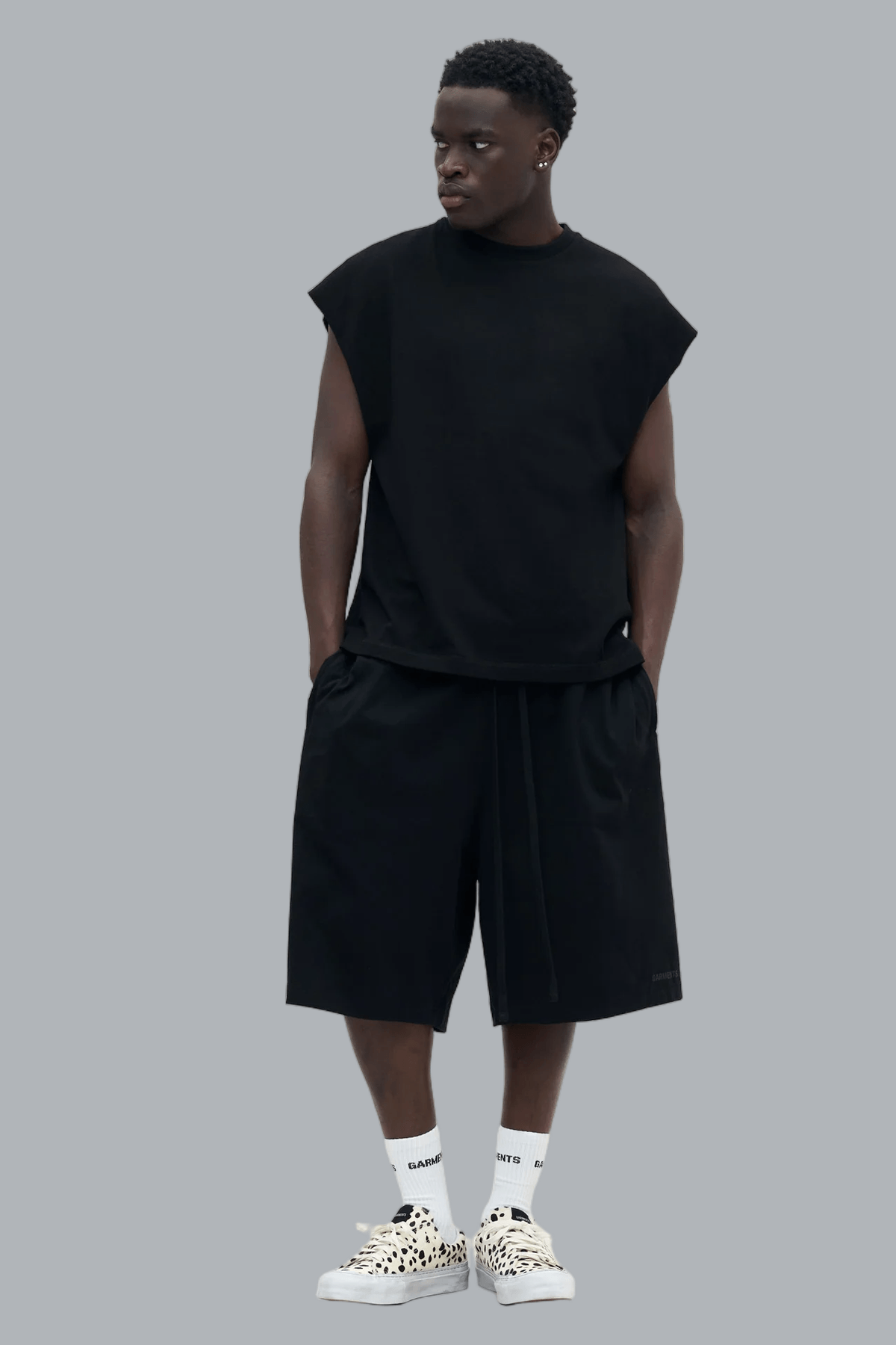 SLEEVELESS T-SHIRT