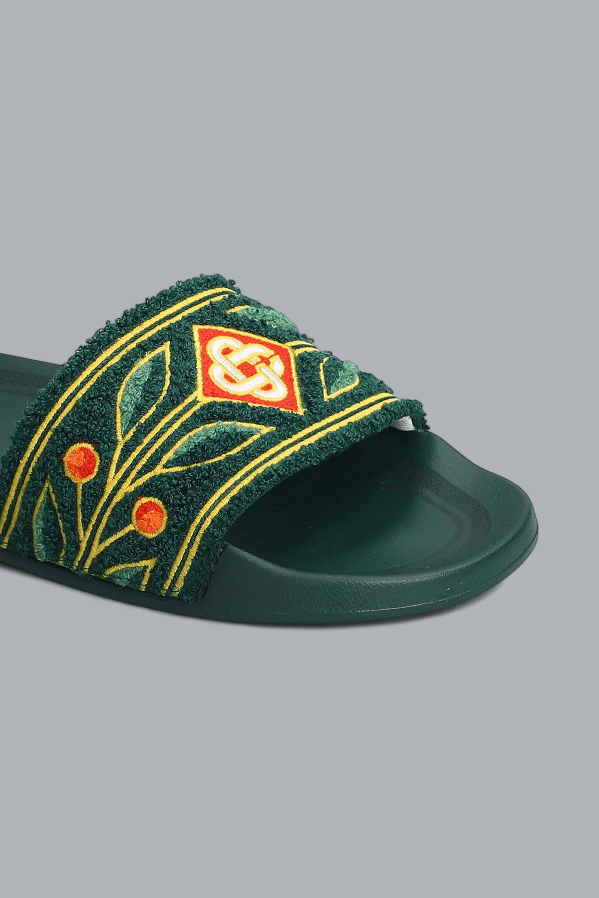 EMBROIDERED TERRY SLIDES