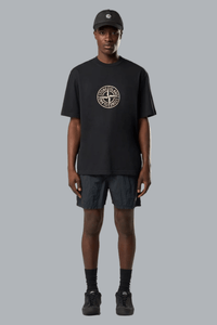 ALL AROUND COMPASS' PRINT T-SHIRT VAN BIOLOGISCH KATOENEN JERSEY IN ZWART