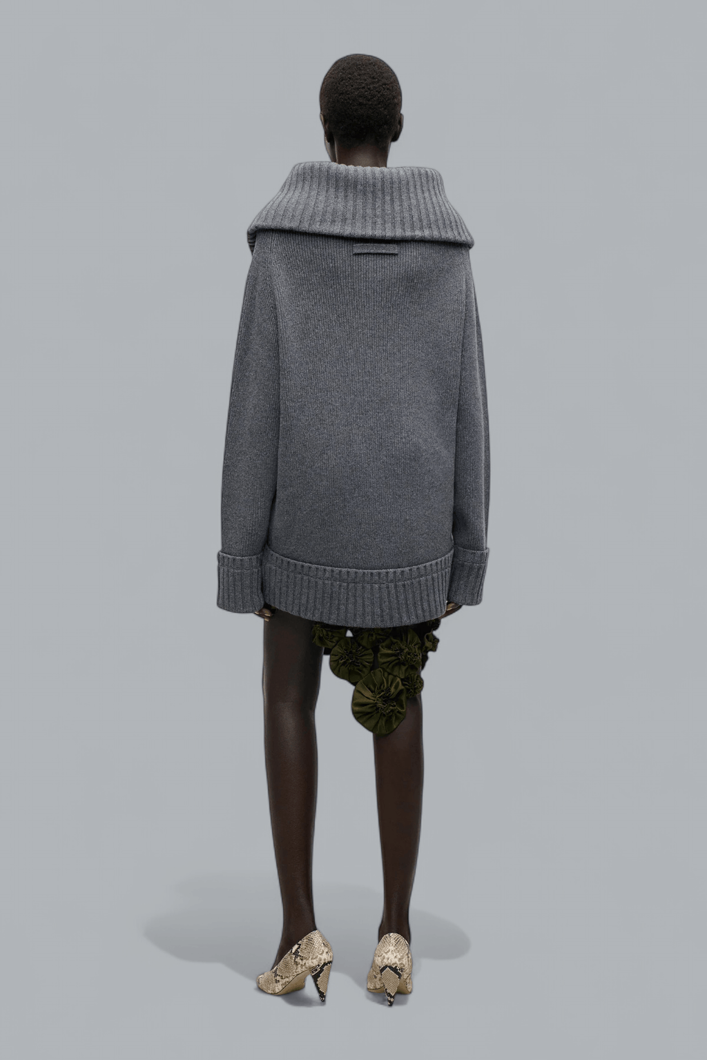 Pullover mit breitem Kragen