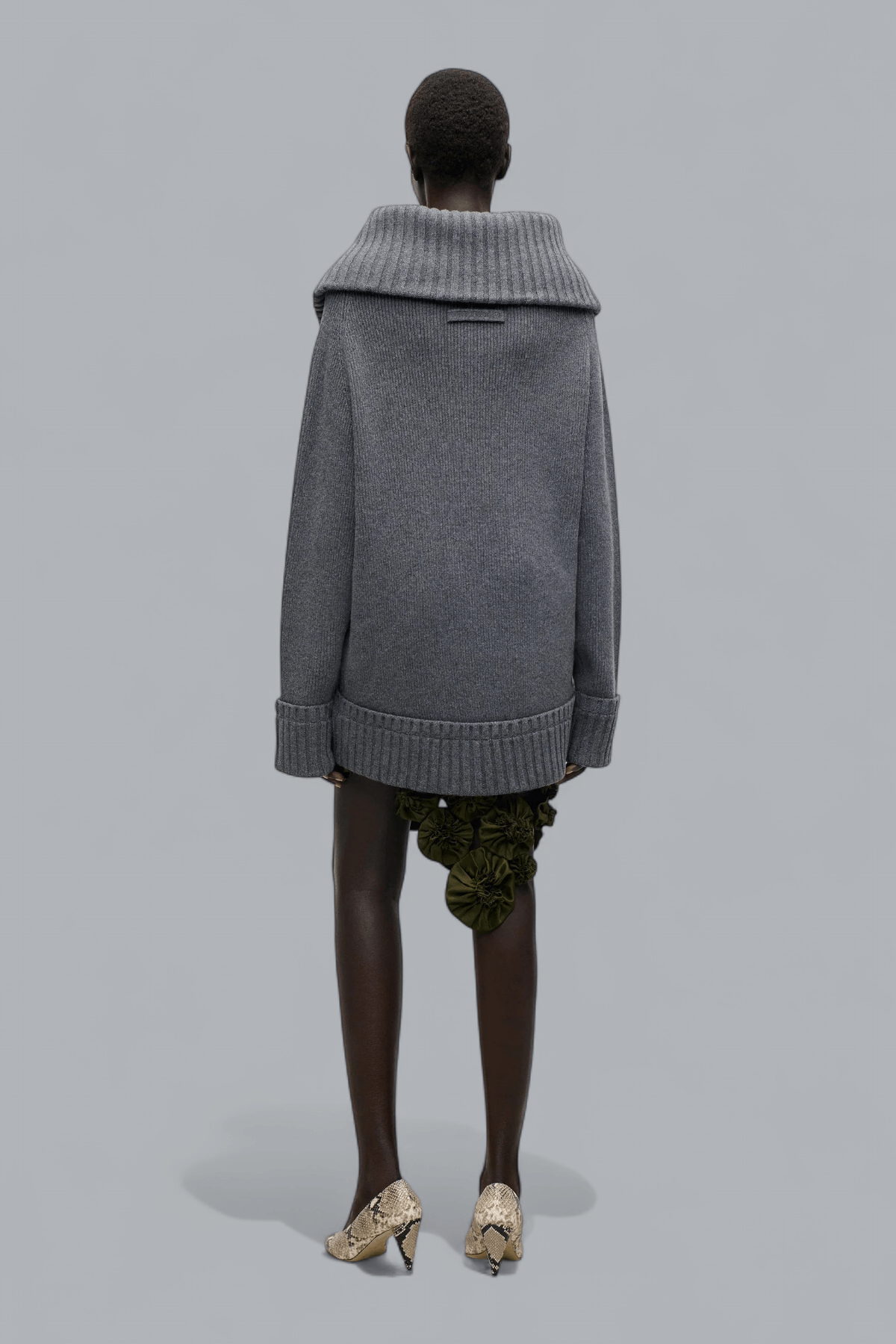 Pullover mit breitem Kragen