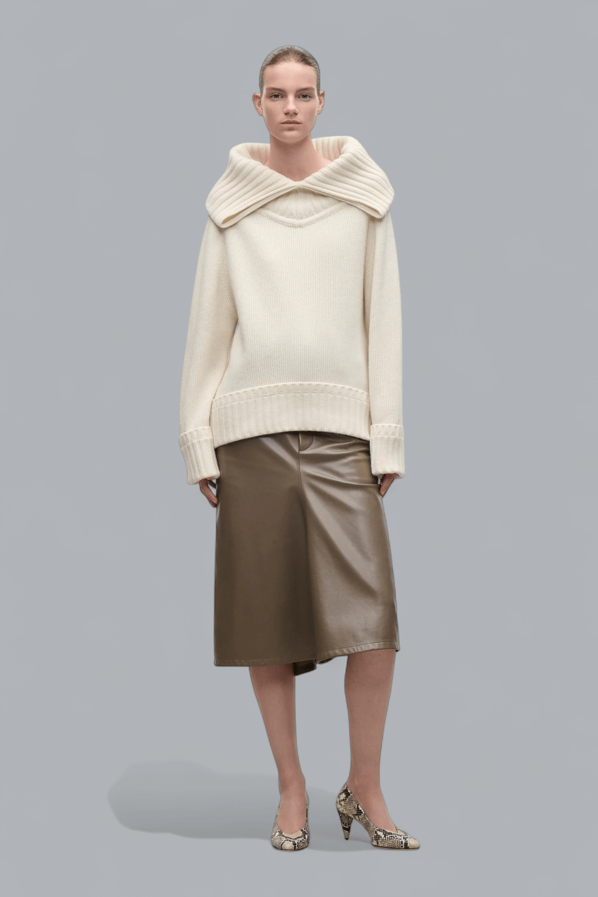 WIDE COLLAR JUMPER