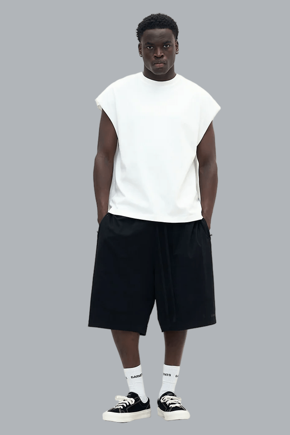 SLEEVELESS T-SHIRT