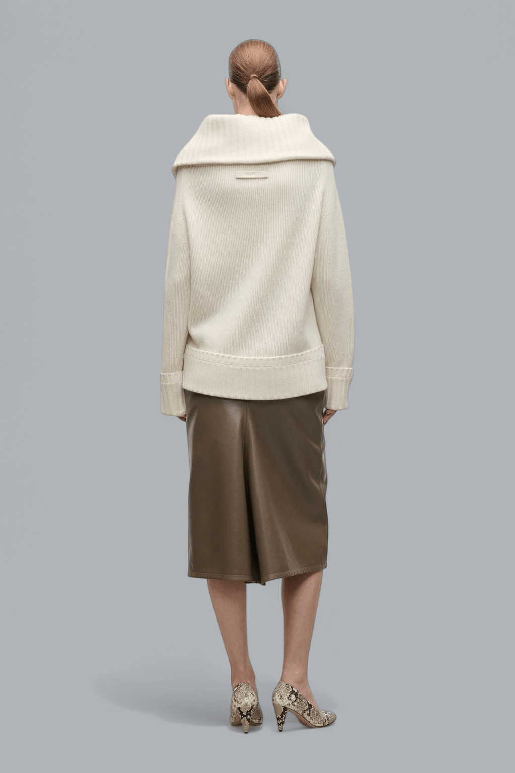 WIDE COLLAR JUMPER