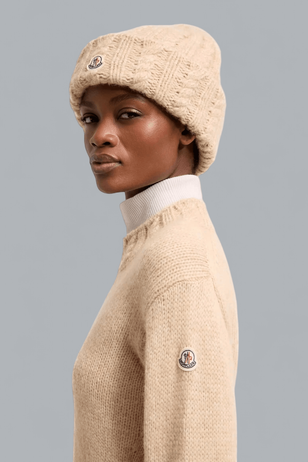SWEATSHIRT MIT RUNDHALSAUSSCHNITT