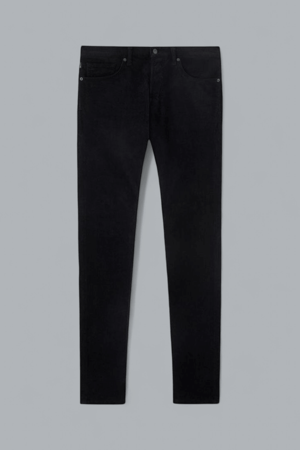 Schmal geschnittene Cordhose mit 12 Rippen